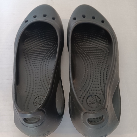 CROCS Size 7 Black Flats Minimalist Slip-On Round Toe Kadee Ballet w/Cut Outs - Picture 8 of 8